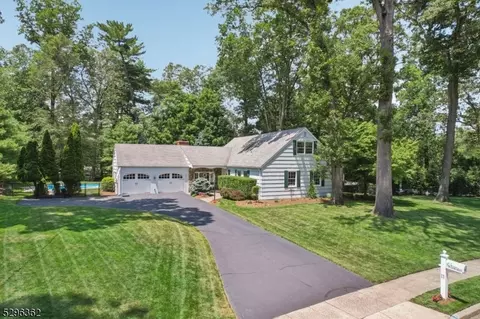 11 Cheyenne Ct, Oakland, NJ 07436