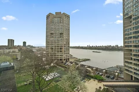 7000 Blvd #30H, Guttenberg Town, NJ 07093