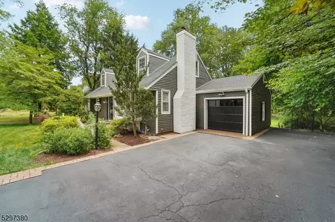 376 Grove St, Glen Rock, NJ 07452