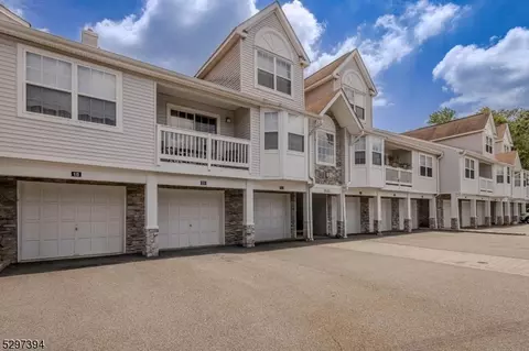 21 Autumn Ct, Ledgewood, NJ 07852