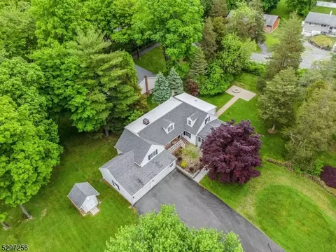 3 Scenic Dr, Green Twp, NJ 07821