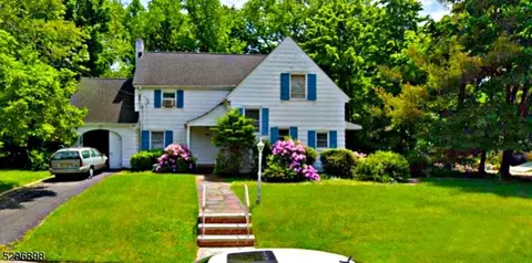 225 W 6th Ave, Roselle, NJ 07203