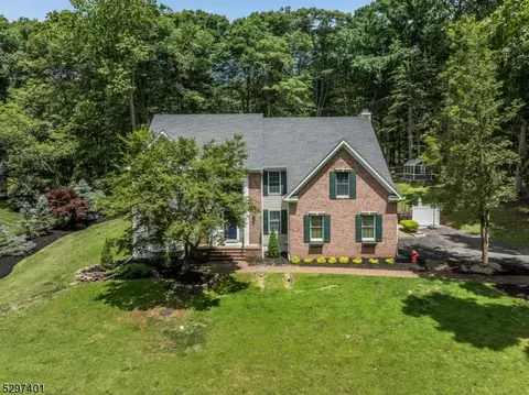 35 Andreann Dr, Clinton Twp, NJ 08801