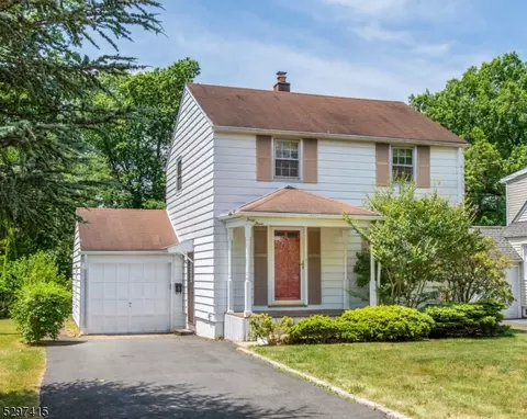 43 Oakwood Ave, Livingston, NJ 07039