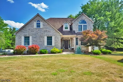 47 Woodview Dr, Montgomery, NJ 08502