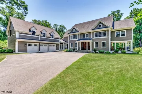 26 Hillcrest Blvd, Warren, NJ 07059