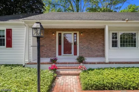 3 Brockden Dr, Mendham Twp, NJ 07945