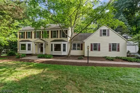 8 Sunrise Ct, Sparta, NJ 07871