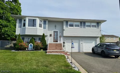 17 Sterling Ct, Perth Amboy, NJ 08861