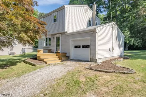 6 Arrowhead Trl, Jefferson, NJ 07849