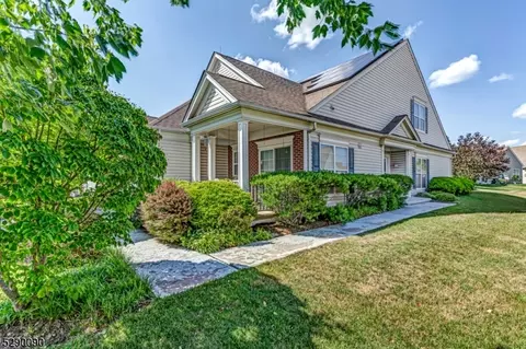 171 Stone Manor Dr, Franklin Twp, NJ 08873