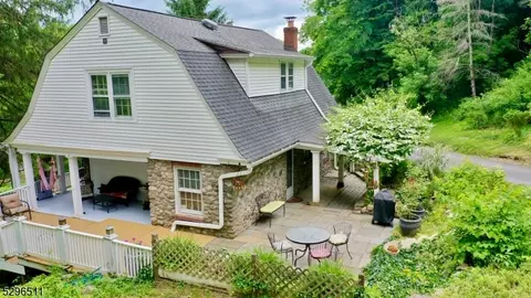 18 High St, Blairstown, NJ 07825