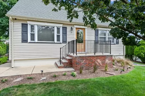 27 School St, North Haledon, NJ 07508