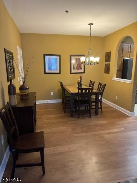 61 Limerick Ln, Phillipsburg, NJ 08865