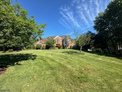 6 Heath Dr, Bridgewater, NJ 08807