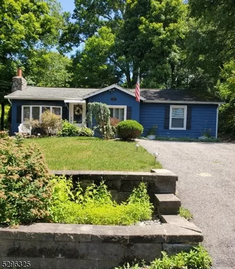 15 Beech Dr, Hardyston, NJ 07460