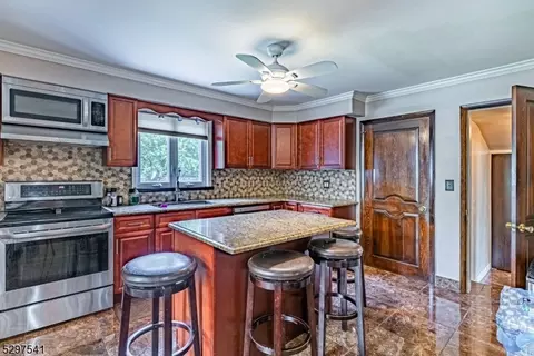869 Ratzer Rd, Wayne, NJ 07470 photo 9