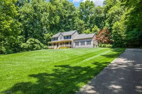 8 Mountain Ave, Flanders, NJ 07836
