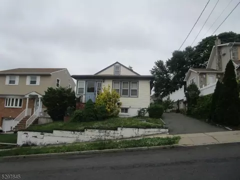 16 Hope St, Nutley, NJ 07110
