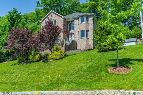 20 Eventide Ct, Morris Plains, NJ 07950
