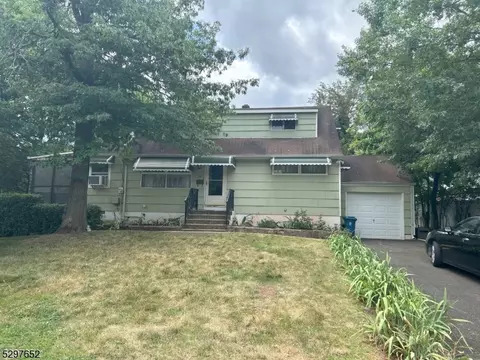 54 Hawthorne Dr, Franklin Twp, NJ 08873