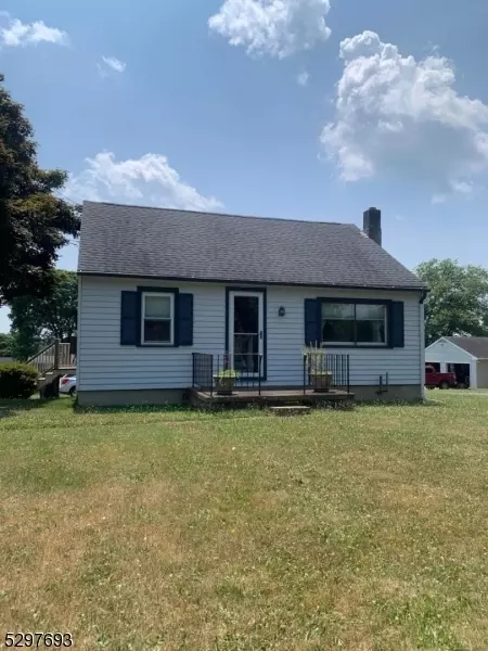 250 Hillcrest Dr, Milford, NJ 08848