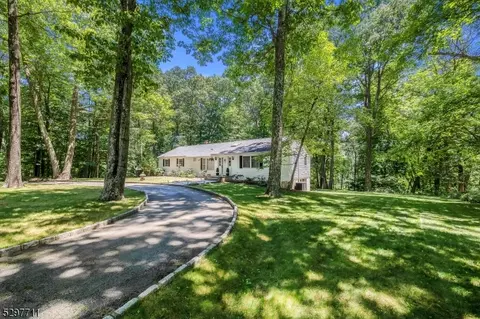 21 Cliffwood Rd, Chester, NJ 07930