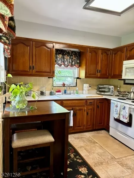 748 Thompson Ave, Bridgewater, NJ 08807 photo 8