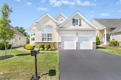 5 Pitcher Pt, East Franklin, NJ 08873