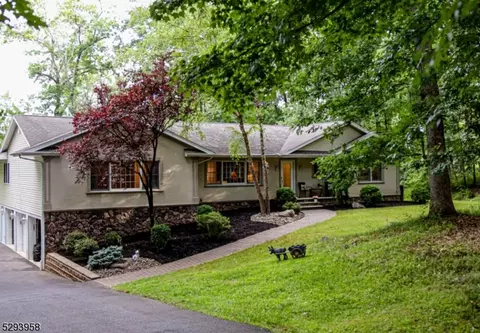 29 Mountain Dr, Watchung, NJ 07069