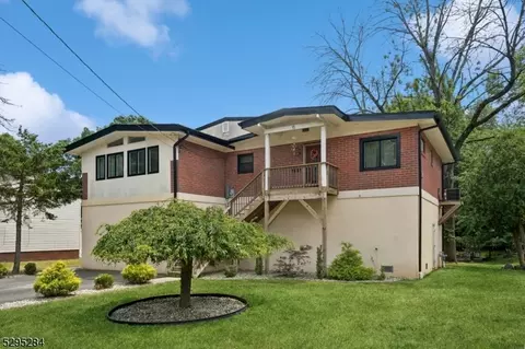 15 Roosevelt St, Pequannock Twp, NJ 07440
