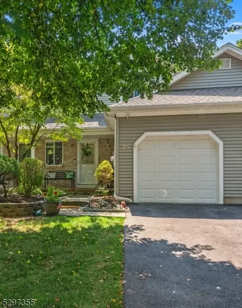25 Meadow Pond Rd, Hamburg, NJ 07419