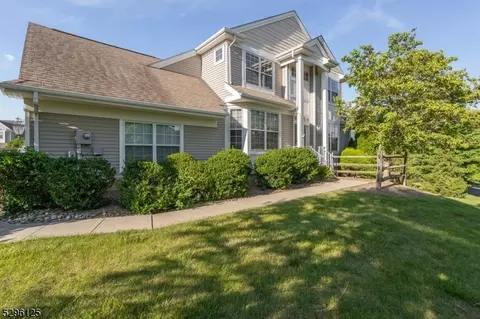 1301 Eagles Nest Ct, Stewartsville, NJ 08886