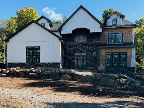 9 Alize Dr, Butler, NJ 07405