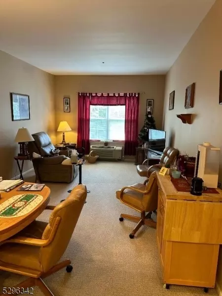 9309 Richmond Rd #309, West Milford, NJ 07480