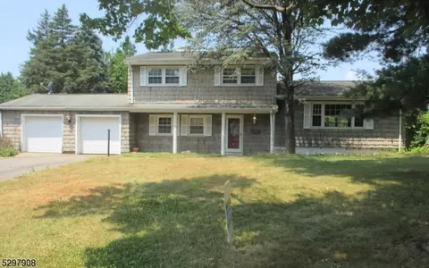 3 Princess St, Parsippany-troy Hills Twp, NJ 07054