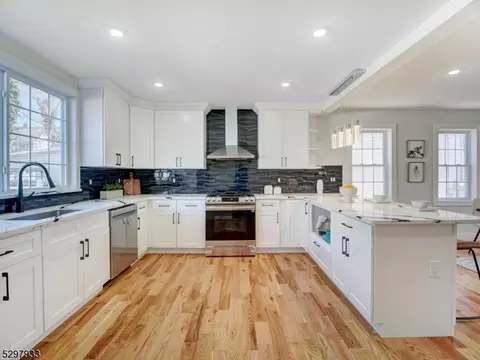 38 W 16th St, Linden, NJ 07036