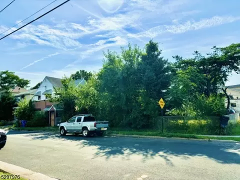 527 Pierce Ave, Linden, NJ 07036