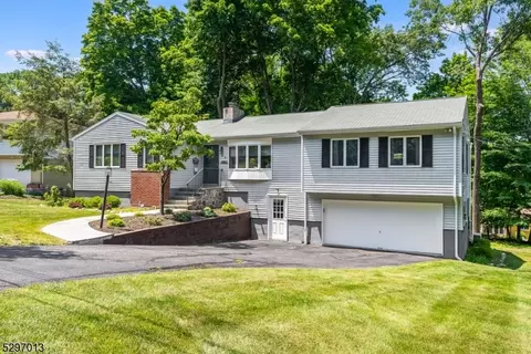 38 Summit Trl, Sparta, NJ 07871