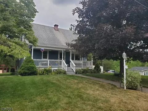 33 Carnation St, Vernon Twp, NJ 07418