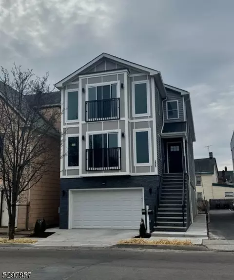 371 Dodd St, East Orange, NJ 07017