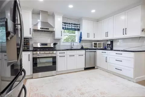 77 Fayette Ave, Wayne, NJ 07470 photo 8