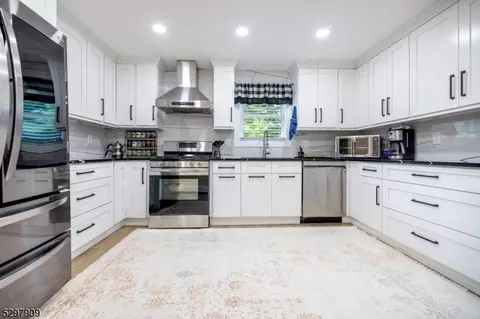 77 Fayette Ave, Wayne, NJ 07470 photo 2