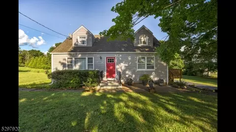 17 Coddington Rd, Readington Twp, NJ 08889