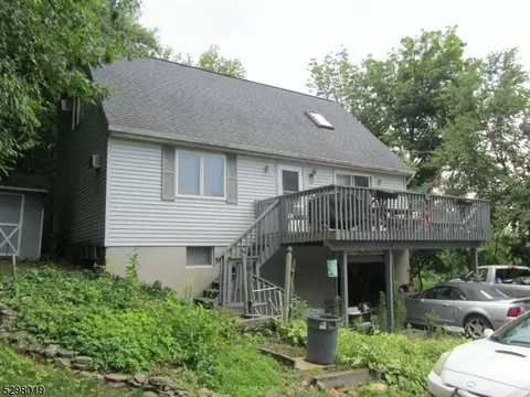58 Lakeview Dr, Wantage, NJ 07461