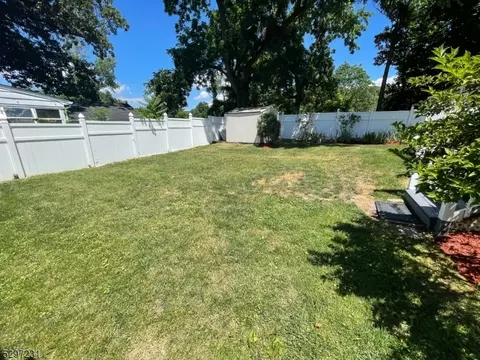 3 Mann Pl, Wanaque Boro, NJ 07420 photo 20