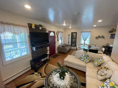 3 Mann Pl, Wanaque Boro, NJ 07420 photo 3