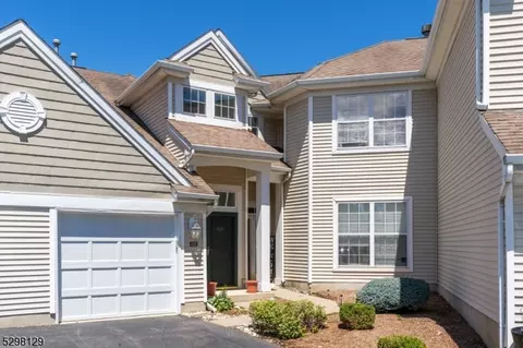 438 Homestead Ct, Stewartsville, NJ 08886