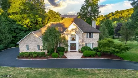 31 Barbara Dr, Randolph, NJ 07869