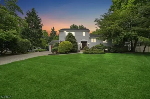 130 Cedar Ct, Closter, NJ 07624